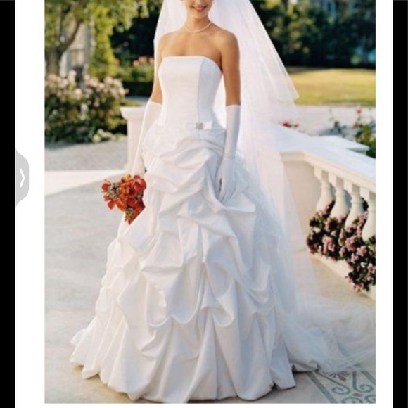 David's Bridal Dresses & Skirts - Gorgeous NWT David’s Bridal Cascade Wedding Gown❣️